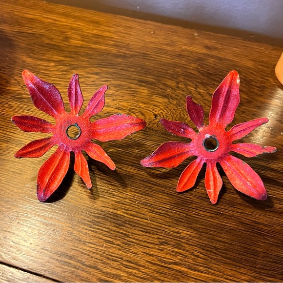 Vintage Poinsettia Christmas Holiday Pair of Metal Candle Holders - Picture 8 of 8